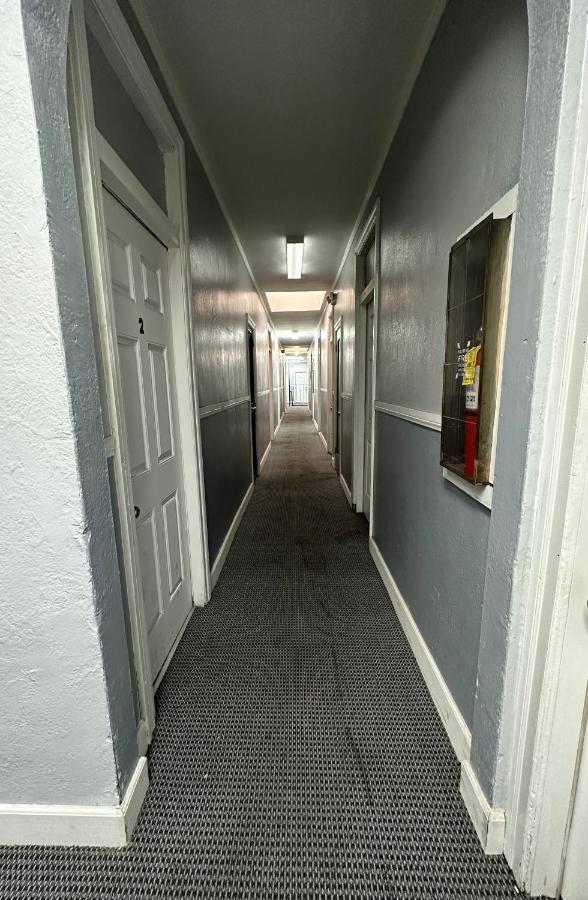Unity Hotel - No Parking & Rooms Are Upstairs 长滩 外观 照片