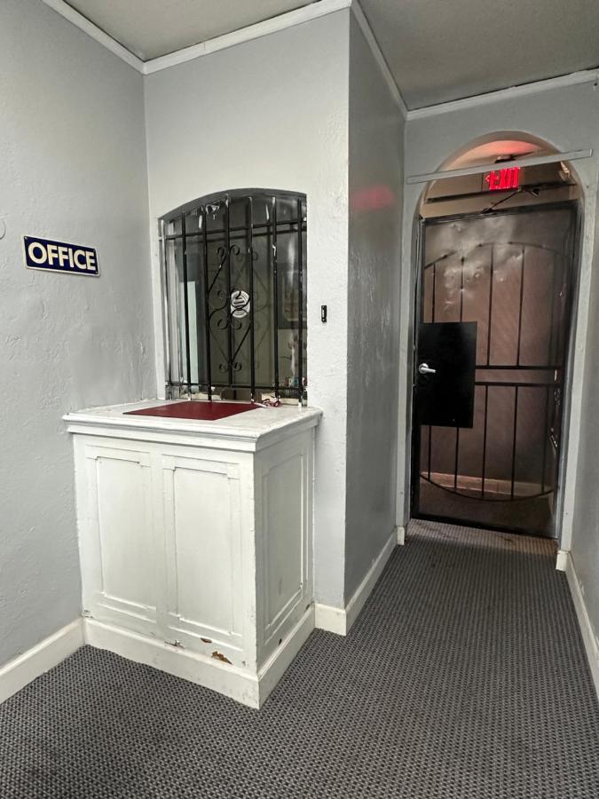 Unity Hotel - No Parking & Rooms Are Upstairs 长滩 外观 照片